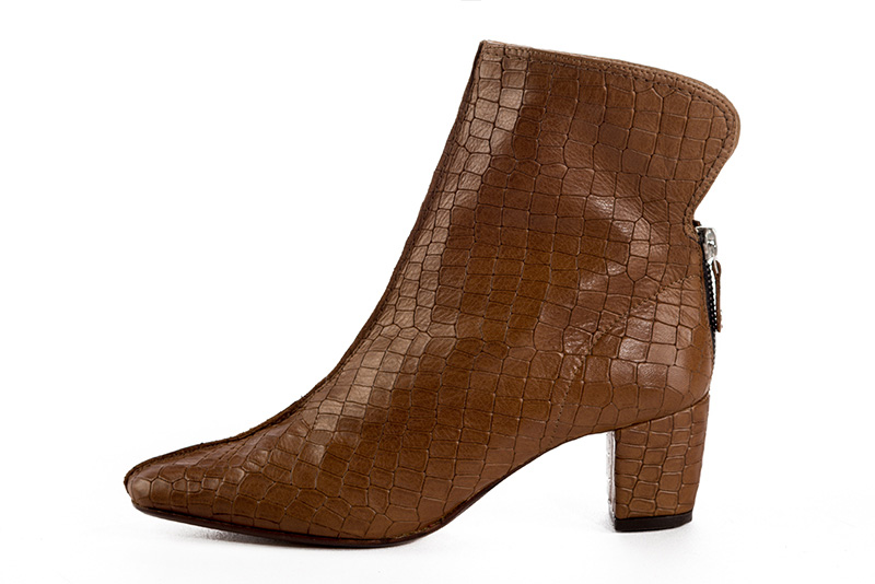 Women's caramel brown elegant ankle boots, with a zip at the back. Square toe. Medium block heels - Profile view